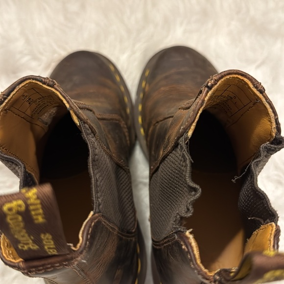 Dr.Martens Chelsea boot size 5 children pre-owned. - Picture 4 of 8